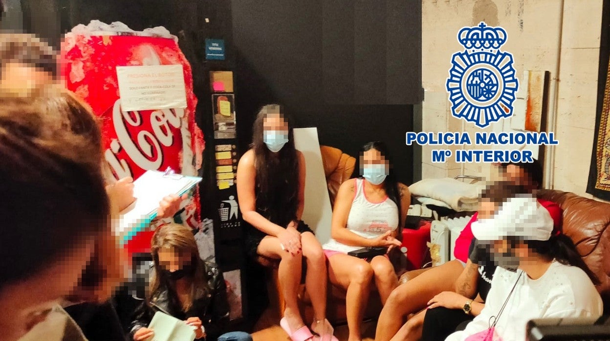 Algunas de las mujeres liberadas por la Policía Nacional