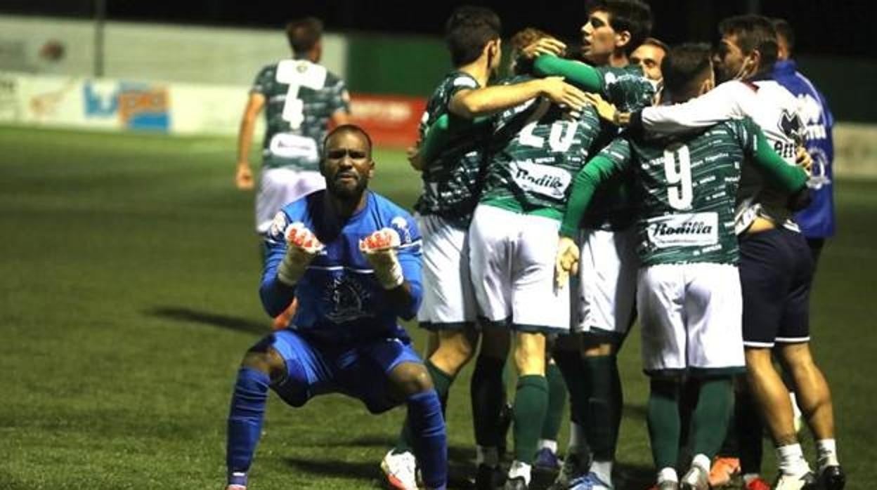 Los jugadores salmantinos celebran su pase a la siguiente ronda