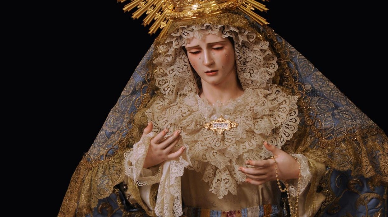 La Virgen vestirá para la ocasión manto morado de terciopelo de seda y saya bordada en aplicación