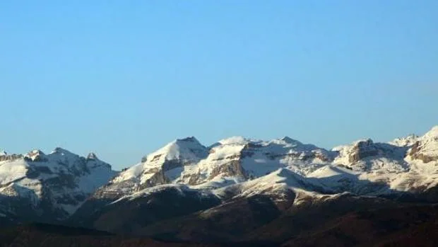 Muere una montañera vasca de 46 años al despeñarse cuando escalaba un pico del Pirineo aragonés