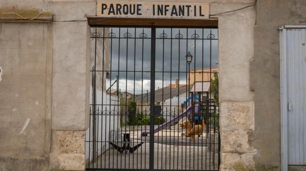 Un parque infantil en Esguevillas de Esgueva