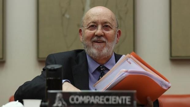 La juez imputa a Tezanos por malversación y le cita el 29 de octubre