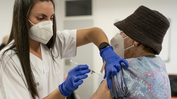 El 99,6% de los mayores en residencias de la Comunidad Valenciana presentan anticuerpos tras vacunarse contra el coronavirus