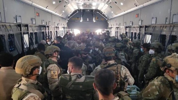 España comienza una operación en Afganistán para evacuar a más colaboradores