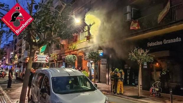 Una mujer muere y su hija está hospitalizada por un incendio en Valencia