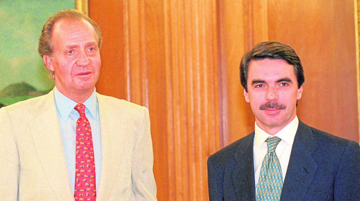 El Rey y Aznar, en una audiencia que tuvo lugar en el Palacio de la Zarzuela en 1994, cuando el político aún era líder de la oposición