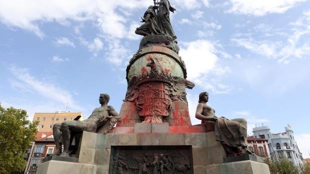 Vox volverá a vigilar toda la noche la estatua de Colón de Valladolid para evitar actos de vandalismo