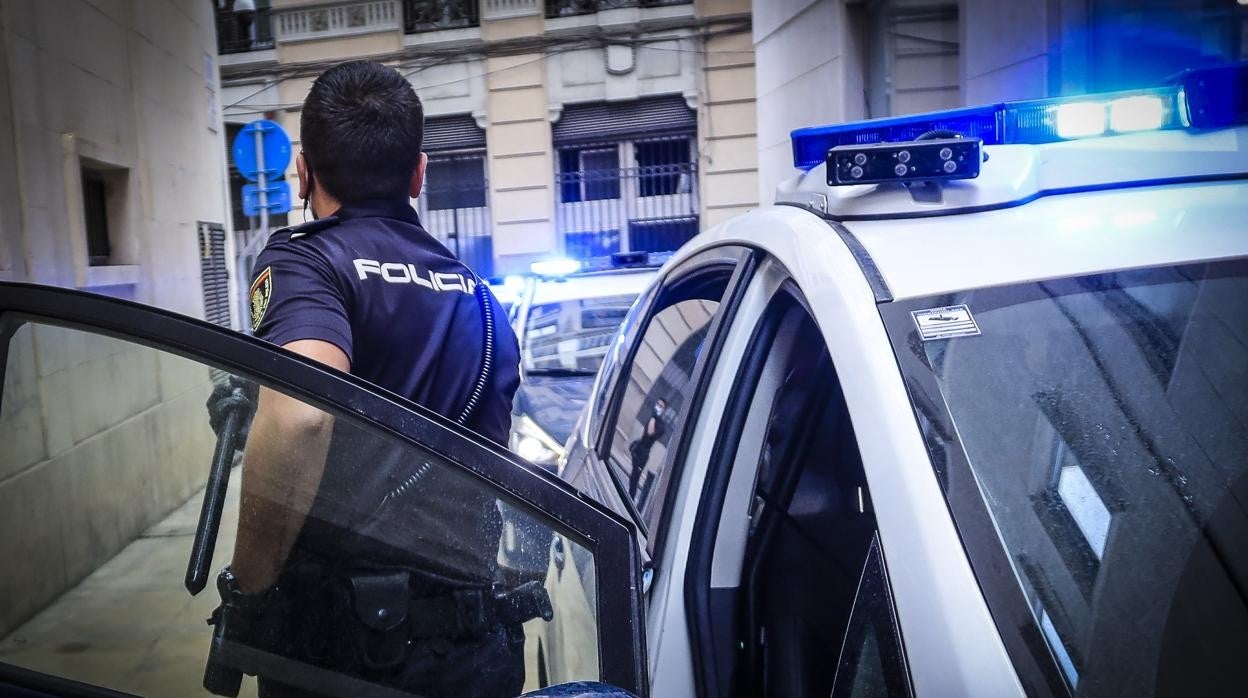 Imagen de archivo de un agente de la Policía Nacional en la Comunidad Valenciana