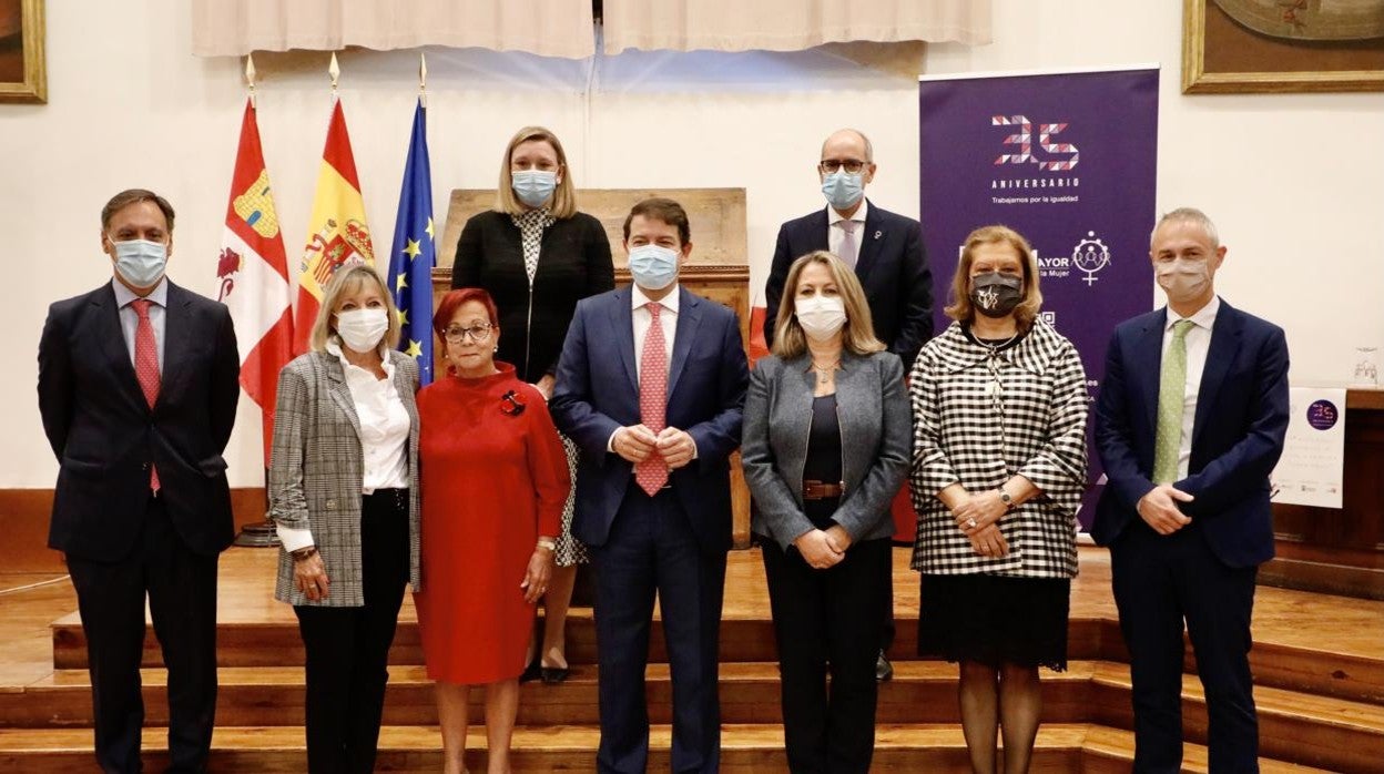 El presidente de la Junta participa en el acto con motivo del 35 aniversario de la Asociación Plaza Mayor de Salamanca