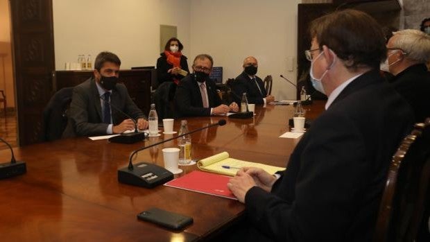 Carlos Mazón ofrece a Ximo Puig una alianza para exigir inversión al Gobierno en la Comunidad Valenciana