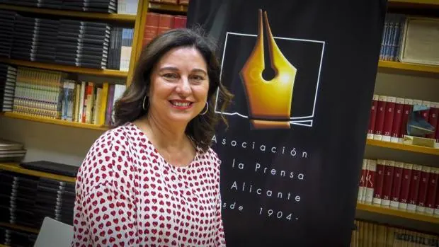 La periodista Rosalía Mayor es reconocida con el título de «Alicantina de Adopción 2021»