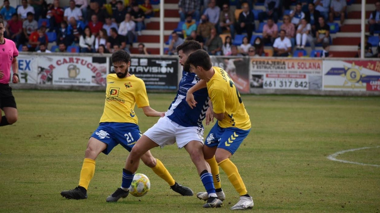 José Ángel Gascón, de penalti, decidió el derbi entre La Solana y Manzanares