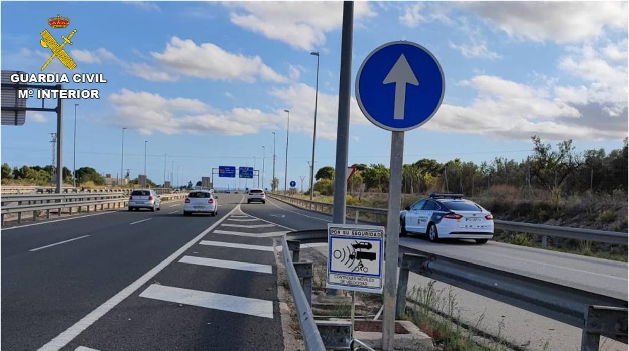 Imagen tomada en la carretera EL-20 de acceso y salida del núcleo urbano de Elche