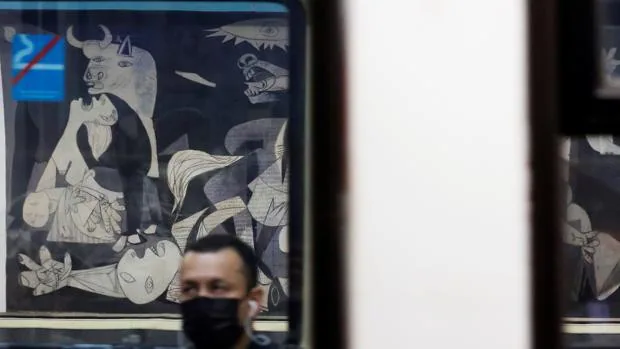 Las obras de arte que puedes ver viajando por el Metro de Madrid
