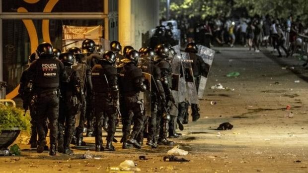 Los policías catalanes, al límite: «No podré protegerte si no estoy protegido»