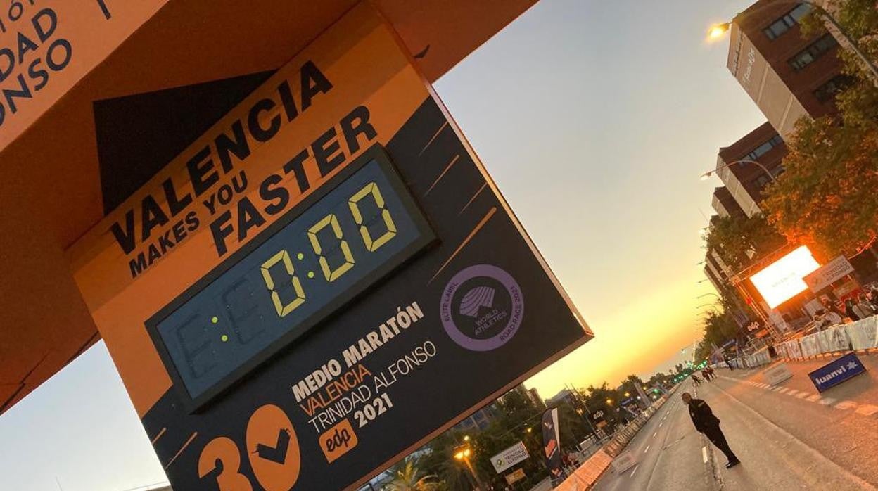 Imagen de la salida del Medio Maratón 2021 de Valencia