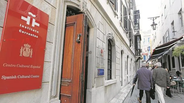 El Gobierno sopesa reabrir el Instituto Cervantes de Gibraltar que el PP cerró por ser España