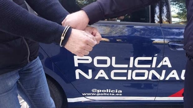 Prisión para un joven de 18 años e internamiento para dos menores por robar a punta de cuchillo un patinete eléctrico