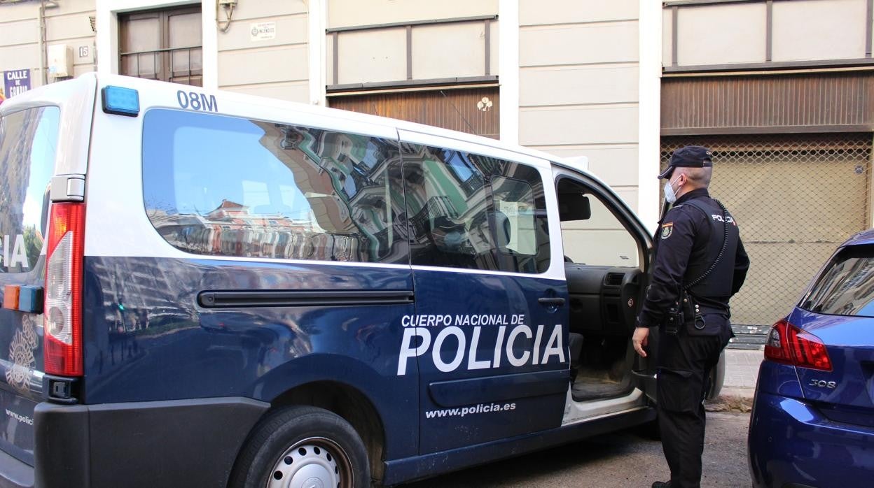 Imagen de recurso de un furgón de la Policía Nacional en la ciudad de Valencia