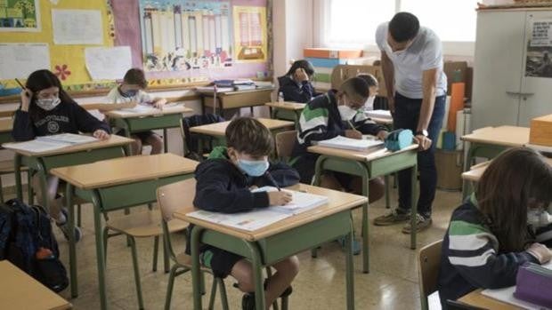 ANPE afea al Gobierno regional su «dejadez» a la hora de regular la compatibilidad a cerca de 2.000 docentes interinos