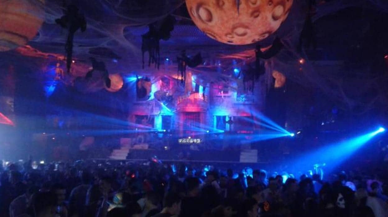 Fiesta de Halloween en una discoteca de Madrid