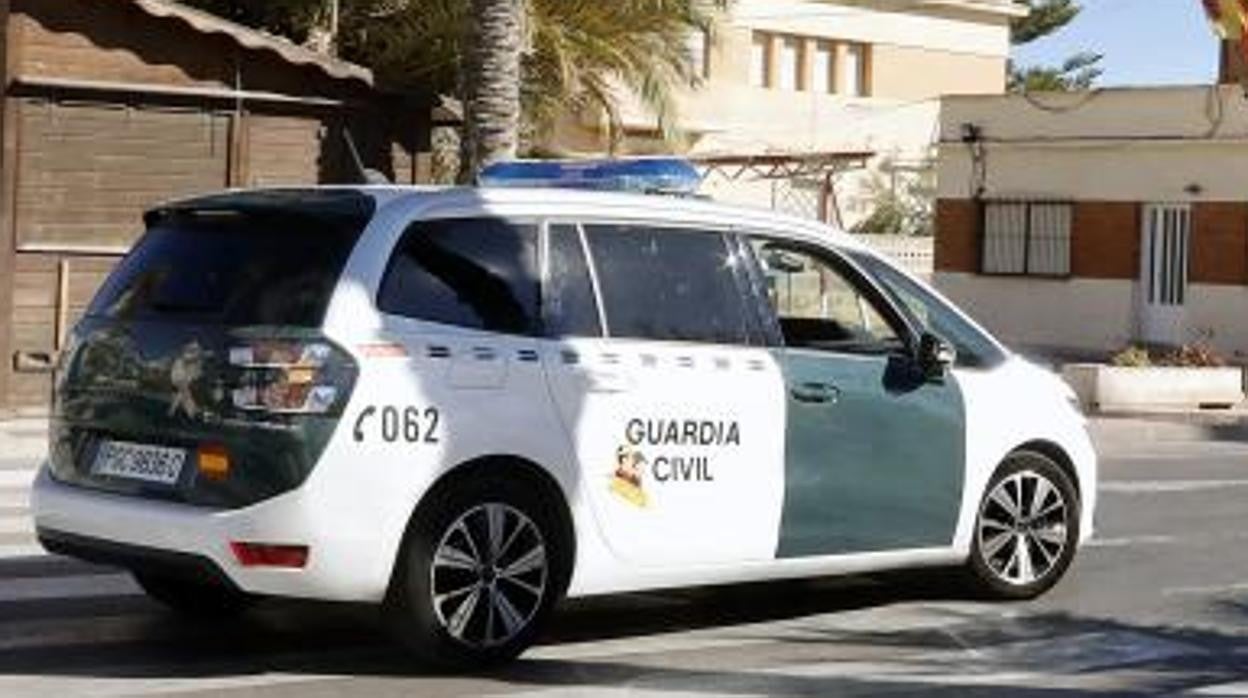 Vehículo de la Guardia Civil en Torrevieja