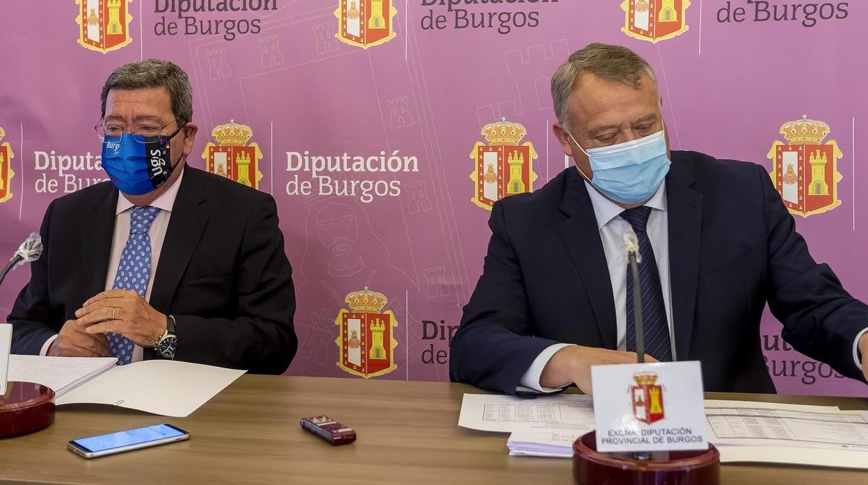 Presentación de los presupuestos de la Diputación provincial de Burgos para 2022 por parte del presidente y vicepresidente de la institución, César Rico y Lorenzo Rodríguez