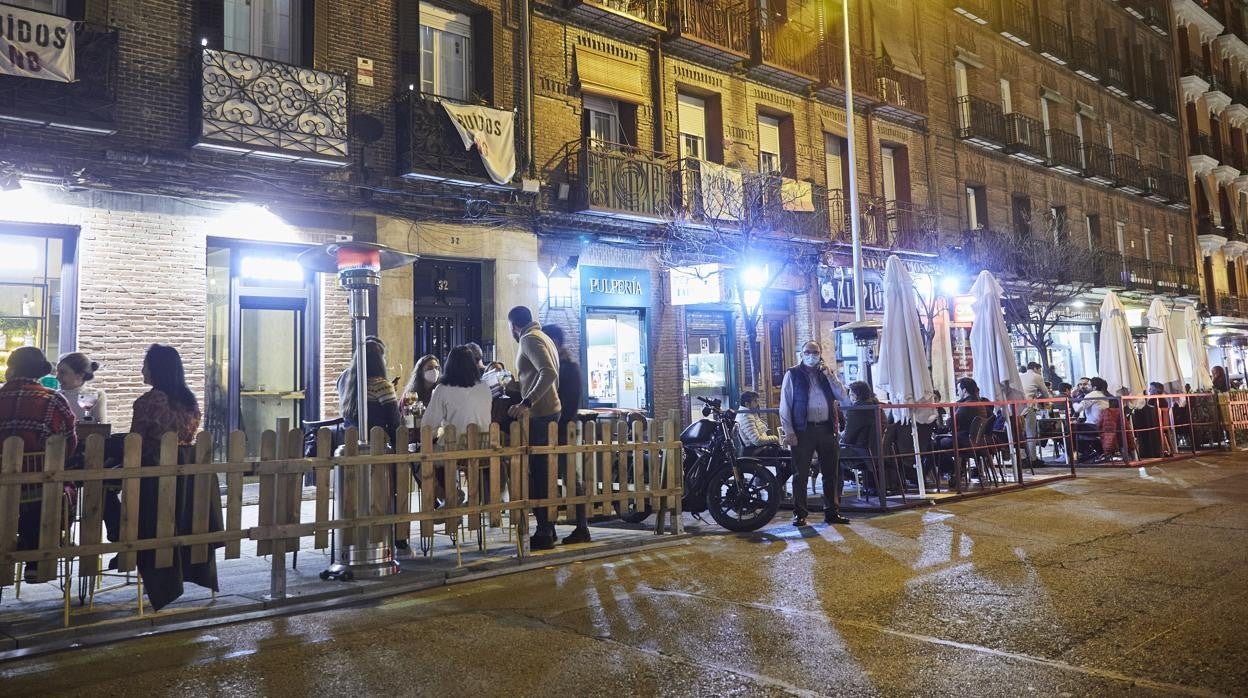 Las terrazas Covid desplegadas en la calle de Ponzano, en Chamberí