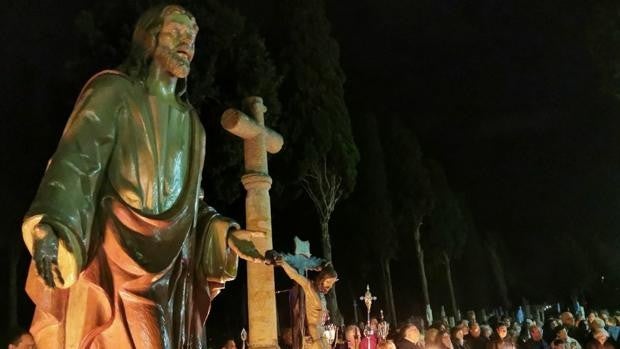 Noche de ánimas en el cementerio de Zamora