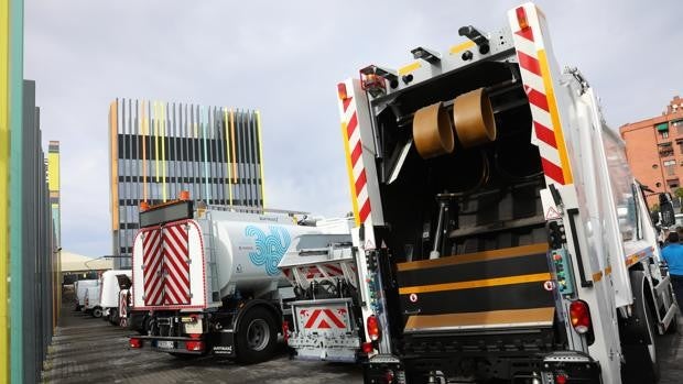 Madrid ya funciona con los contratos de limpieza de Almeida: 916 vehículos nuevos y 2.500 operarios más