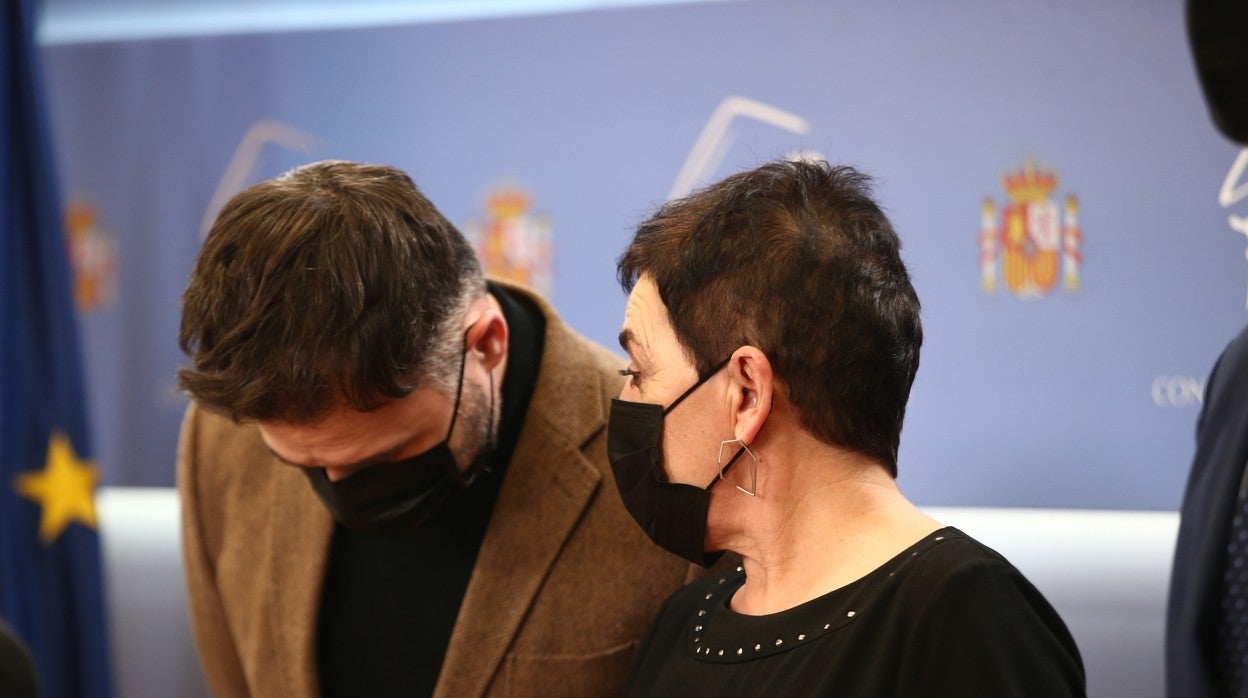 El portavoz de ERC en el Congreso, Gabriel Rufián, y su homóloga en Bildu, Mertxe Aizpurua
