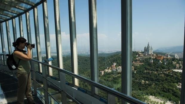 Molinos de viento en lo más alto de Barcelona, la última apuesta 'eco' de Colau