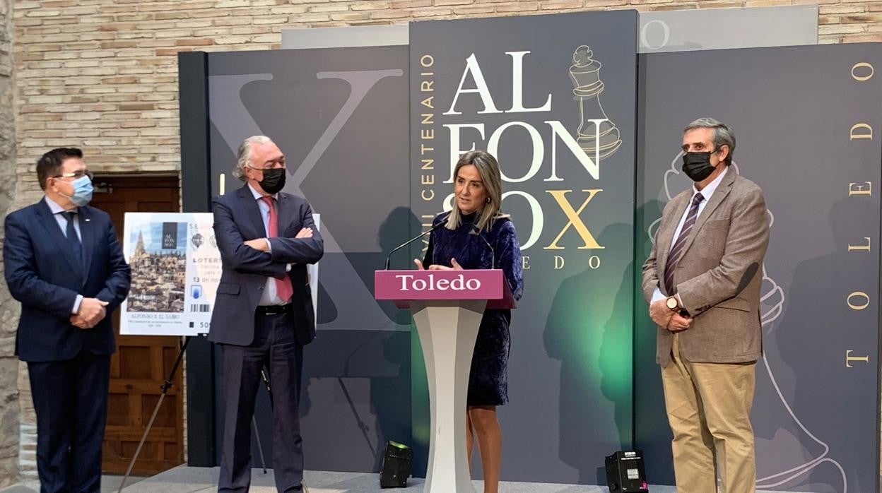 La alcaldesa, durante la presentación del décimo de la lotería