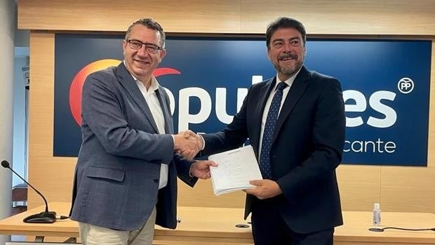 Luis Barcala presenta 567 avales para presidir el PP local de Alicante como único candidato