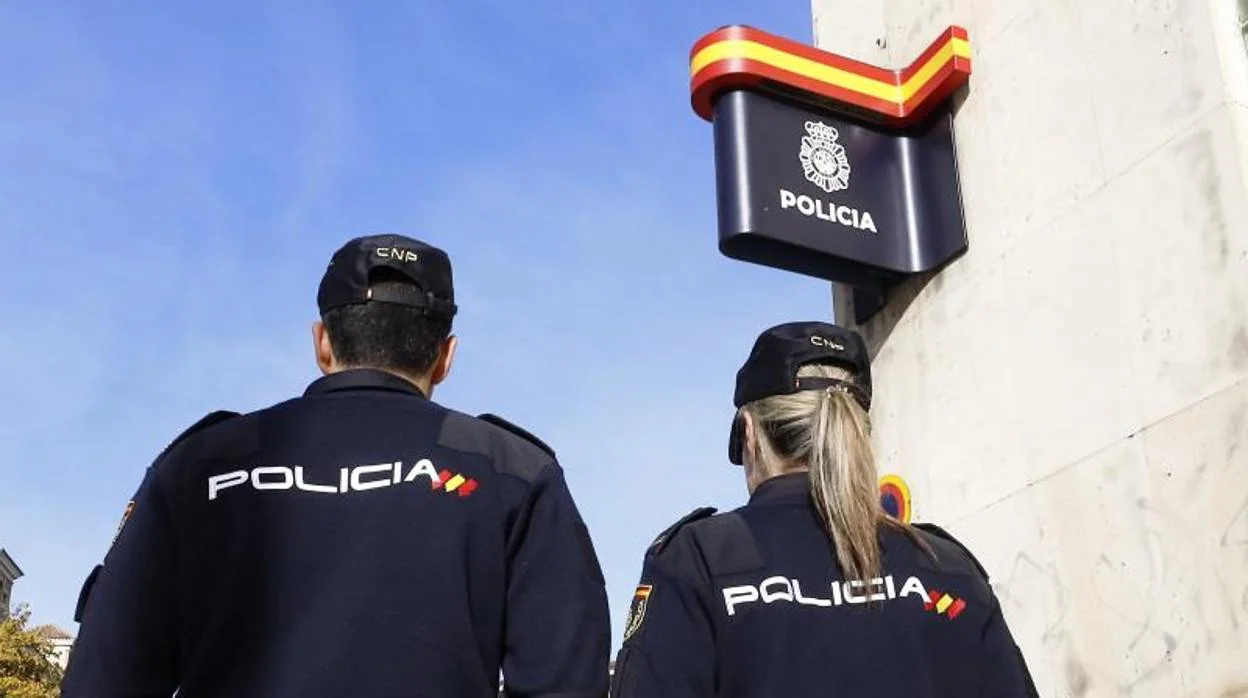 Fallece una joven de 20 años en Zaragoza al caer por intentar entrar a su piso tras dejarse las llaves