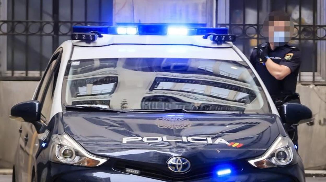 Patrulla de la Policía Nacional en las calles de Elche