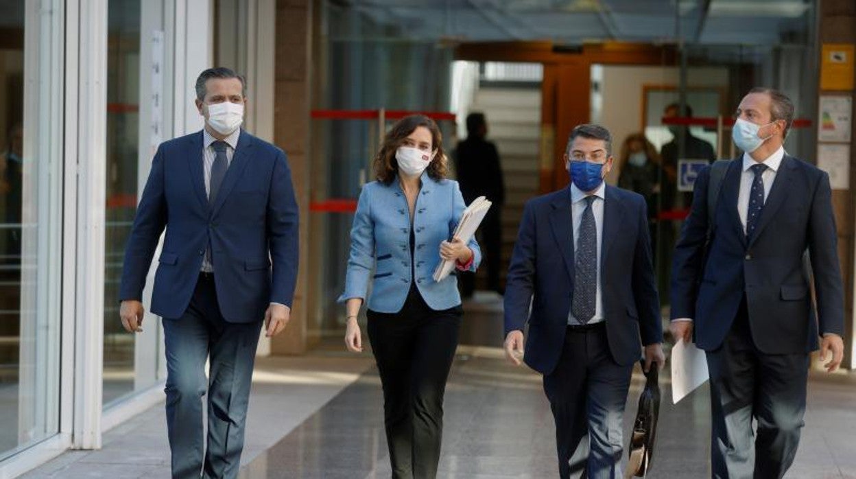 La presidenta de la Comunidad de Madrid, Isabel Díaz Ayuso. ayer, después de la reunión con el Grupo Parlamentario Popular en la Asamblea regional
