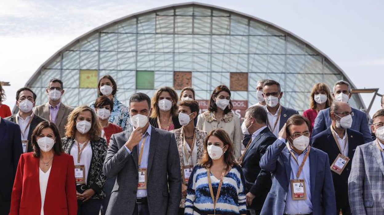 Imagen del 40 Congreso del PSOE de Pedro Sánchez con sus barones y los líderes territoriales