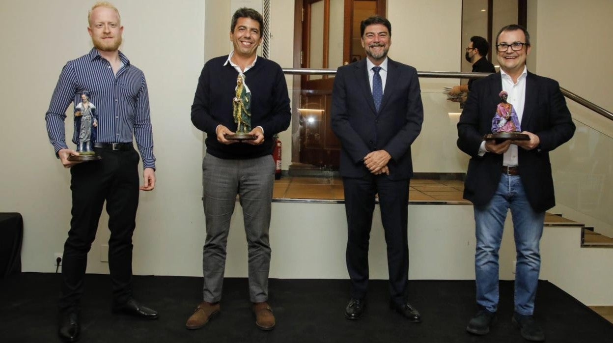 El alcalde de Alicante Luis Barcala posa con Carlos Mazón, Iván Pastor y César Anca