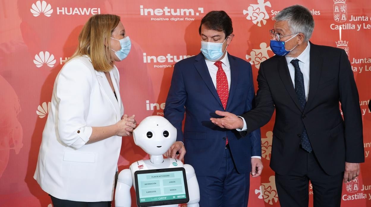 Isabel Blanco, Fernández Mañueco y Josep Aracil, durante la inauguración del congreso