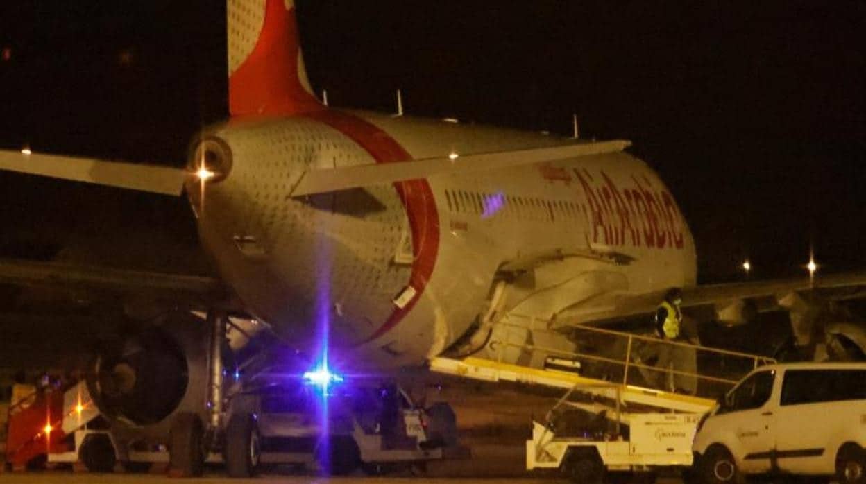 Imagen del avión de la Royale Air Marroc que aterrizó de urgencia el viernes 5 en el aeropuerto de Palma de Mallorca