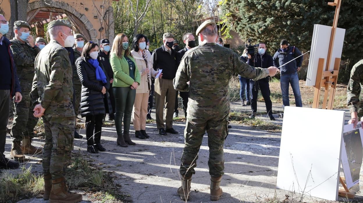 La ministra Margarita Robles visita el campamento de Monte la Reina (Toro, Zamora)