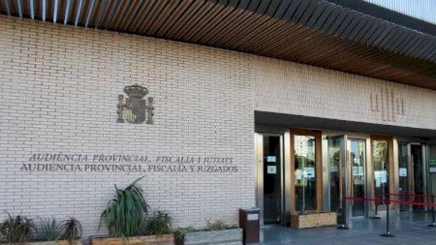 La Fiscalía pide diecisiete años de cárcel para un hombre por agredir sexualmente y orinar sobre su novia