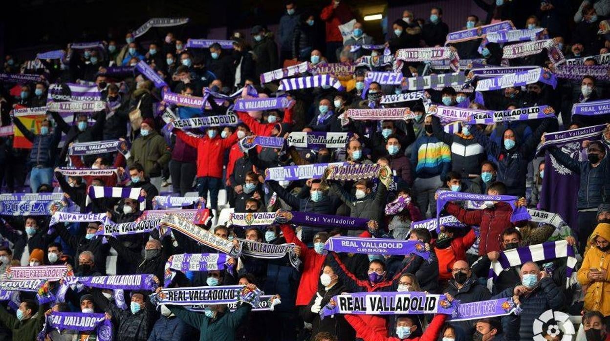 Afición del Real Valladolid durante el encuentro contra el Mirandés