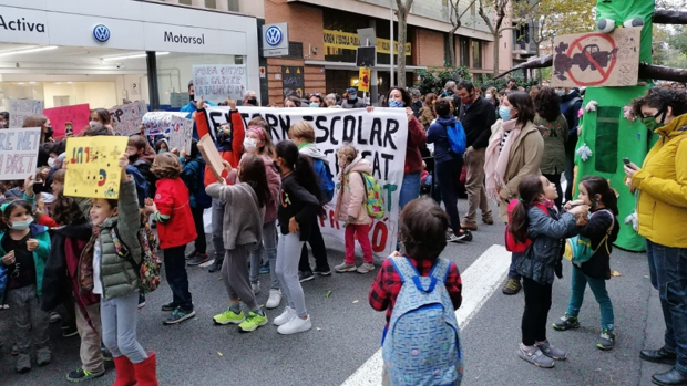 Regresa la RevoltaEscolar: el movimiento que pretende reducir el tráfico cerca de los colegios