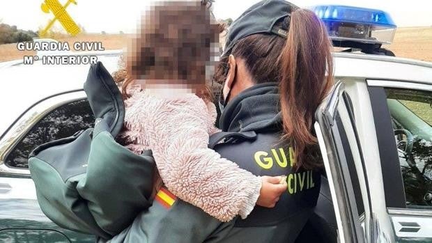 Localizada andando sola una niña de dos años que desapareció de su domicilio