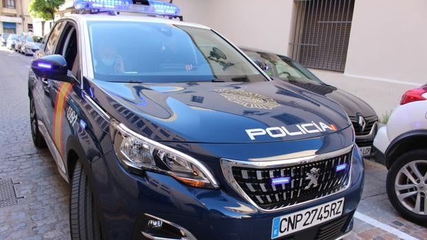 Un hombre agrede a su expareja y trata de arrojarla por el balcón en Valencia