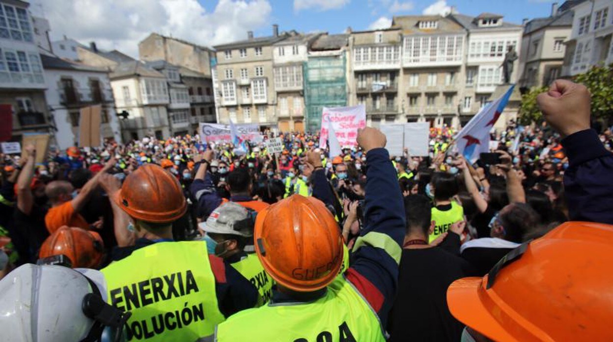 Una de las manifestaciones de trabajadores de Alcoa, en junio de 2020 en Viveiro
