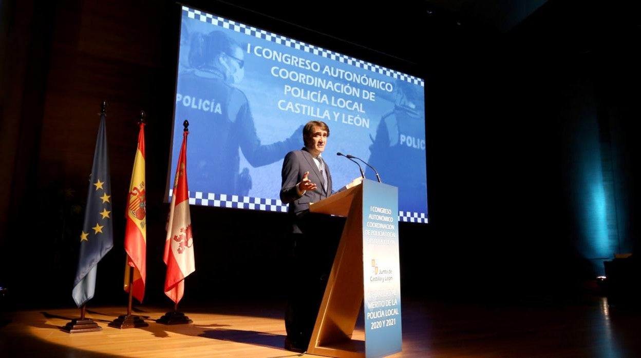 El consejero de Fomento y Medio Ambiente, Juan Carlos Suárez-Quiñones, inaugura el I Congreso de Coordinación de Policía Local de Castilla y León