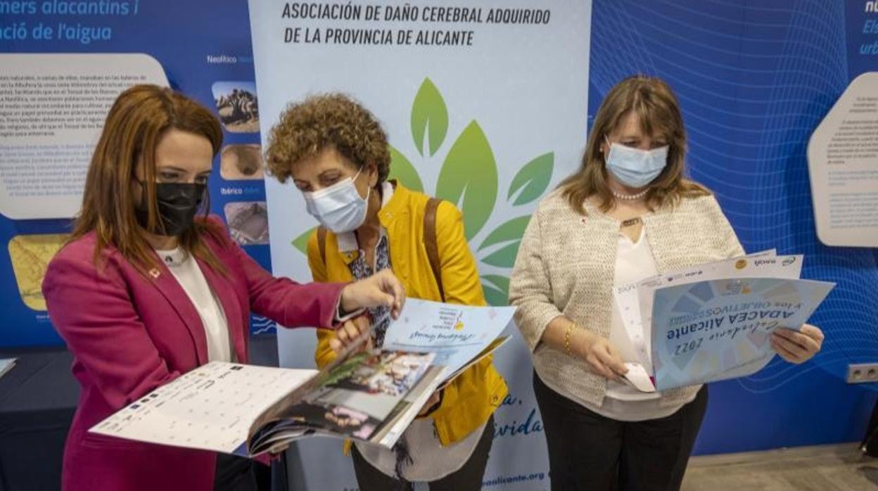 Presentación del calendario solidario de Adacea en Aguas de Alicante